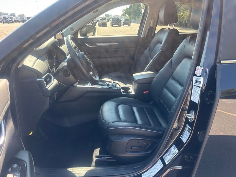 Mazda CX-5 Vehicle Full-screen Gallery Image 10