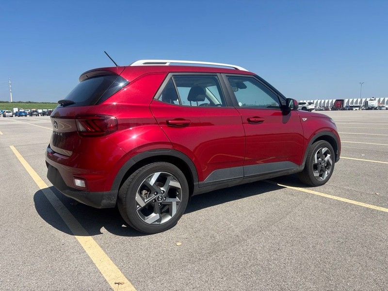 Hyundai Venue Vehicle Full-screen Gallery Image 4