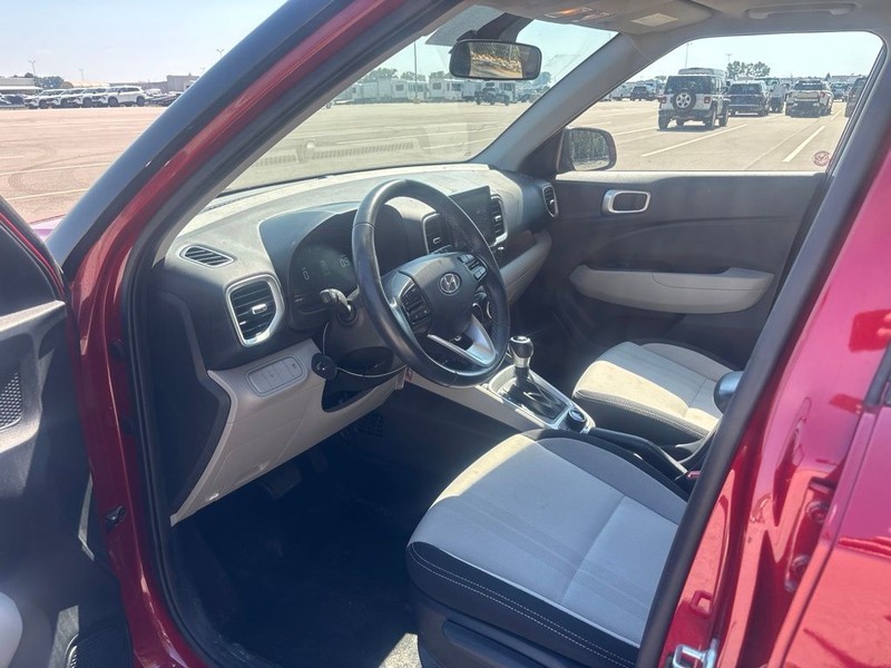 Hyundai Venue Vehicle Full-screen Gallery Image 10