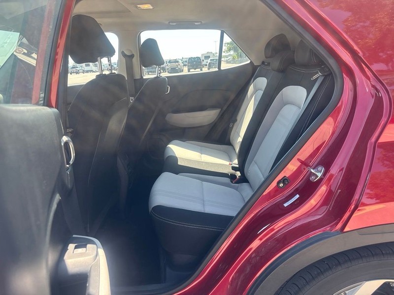 Hyundai Venue Vehicle Full-screen Gallery Image 11