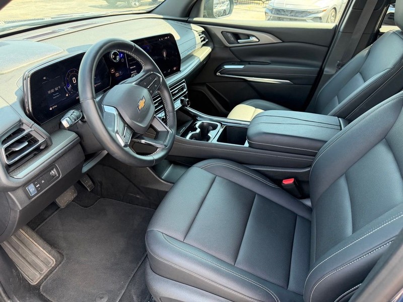 Chevrolet Traverse Vehicle Full-screen Gallery Image 15