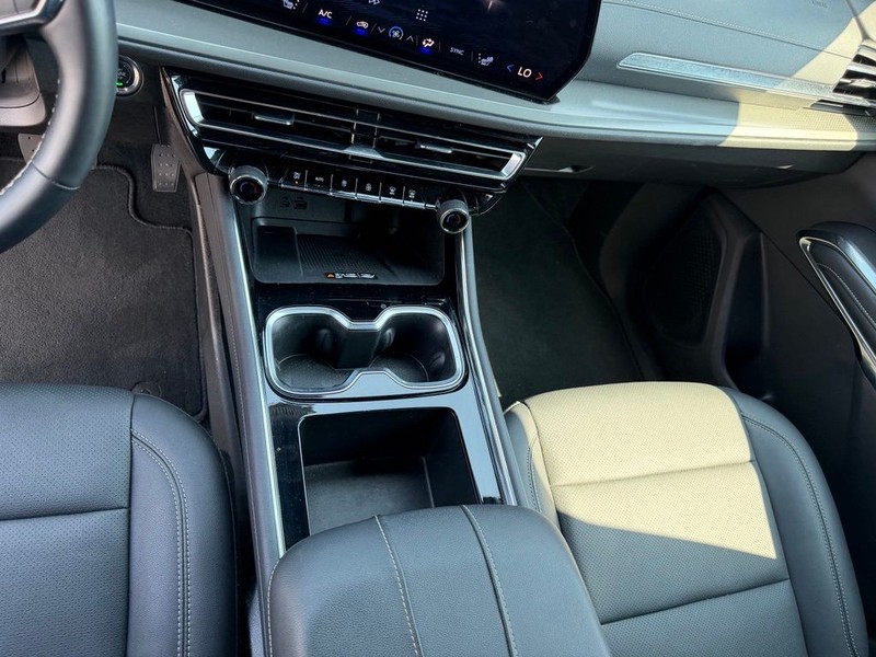 Chevrolet Traverse Vehicle Full-screen Gallery Image 17