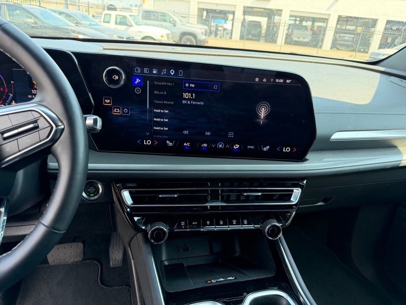 Chevrolet Traverse Vehicle Full-screen Gallery Image 18