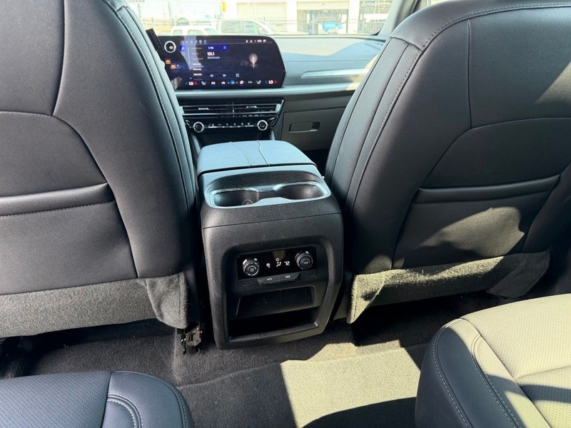 Chevrolet Traverse Vehicle Full-screen Gallery Image 21