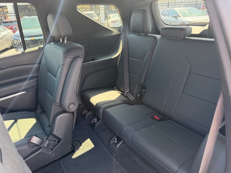 Chevrolet Traverse Vehicle Full-screen Gallery Image 22