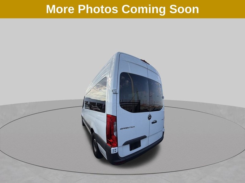 Mercedes-Benz Sprinter Passenger Van Vehicle Full-screen Gallery Image 4