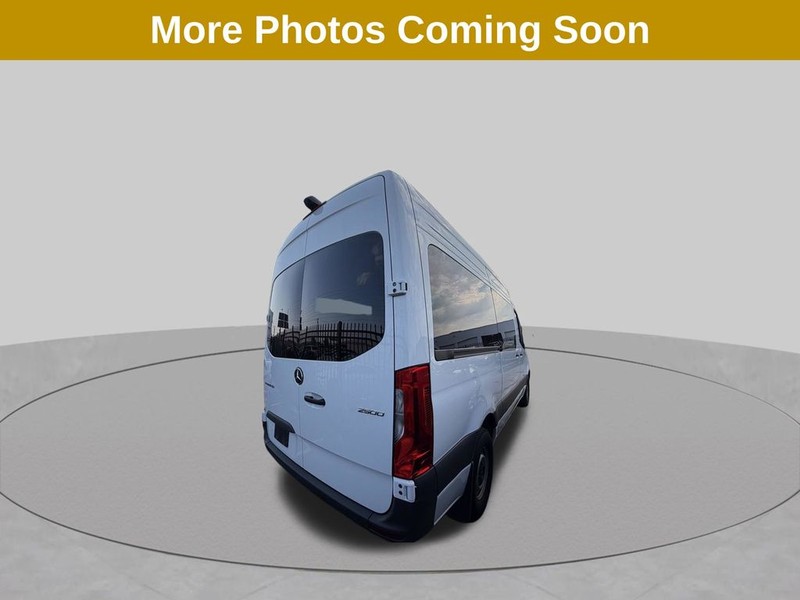 Mercedes-Benz Sprinter Passenger Van Vehicle Full-screen Gallery Image 6