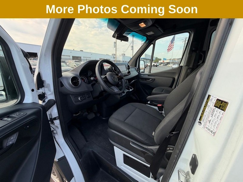 Mercedes-Benz Sprinter Passenger Van Vehicle Full-screen Gallery Image 8