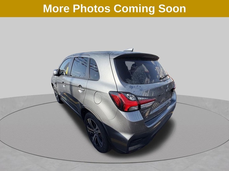 Mitsubishi Outlander Sport Vehicle Full-screen Gallery Image 4