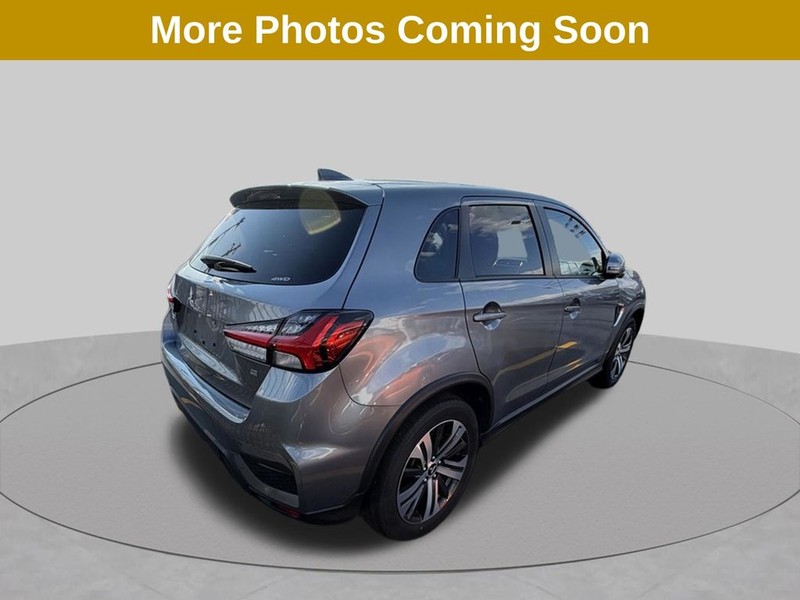 Mitsubishi Outlander Sport Vehicle Full-screen Gallery Image 6