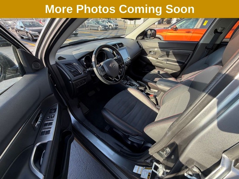 Mitsubishi Outlander Sport Vehicle Full-screen Gallery Image 8