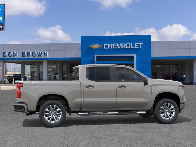 Chevrolet Silverado 1500 Vehicle Full-screen Gallery Image 5
