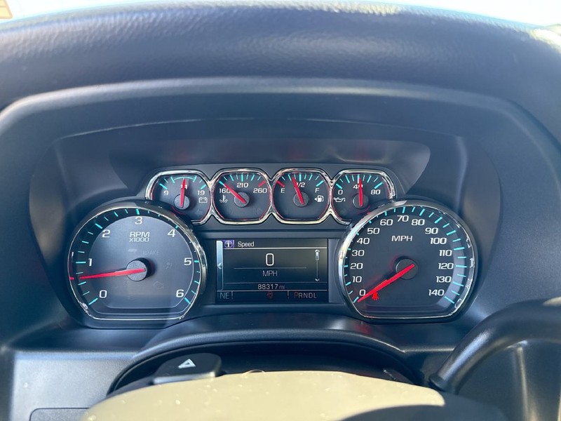 Chevrolet Silverado 1500 Vehicle Full-screen Gallery Image 19