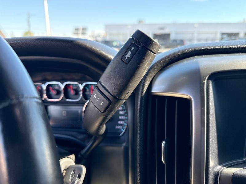 Chevrolet Silverado 1500 Vehicle Full-screen Gallery Image 23