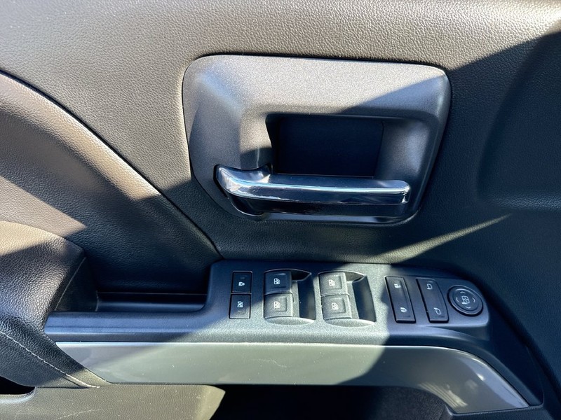 Chevrolet Silverado 1500 Vehicle Full-screen Gallery Image 28
