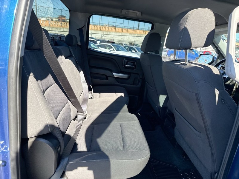 Chevrolet Silverado 1500 Vehicle Full-screen Gallery Image 31