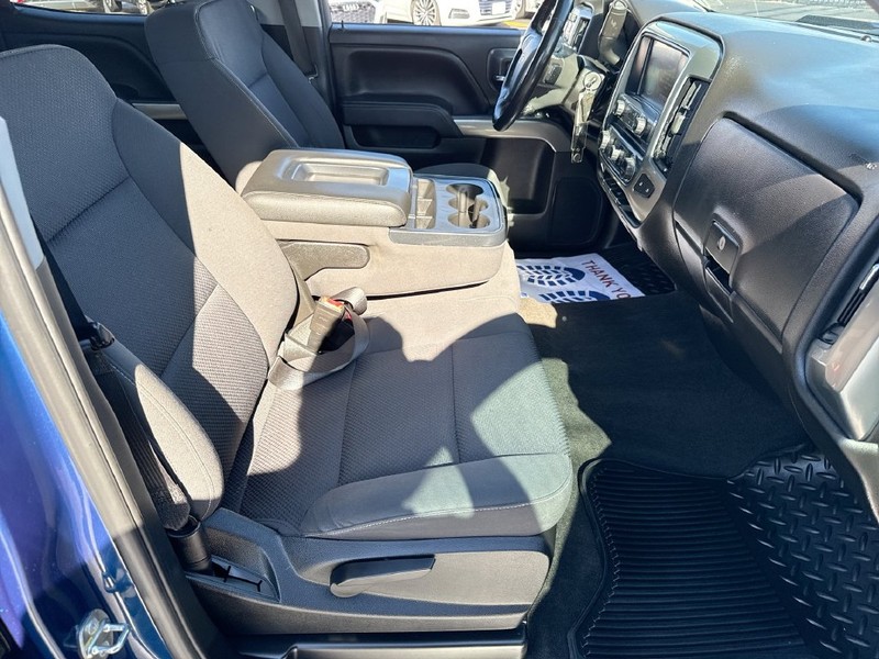 Chevrolet Silverado 1500 Vehicle Full-screen Gallery Image 32