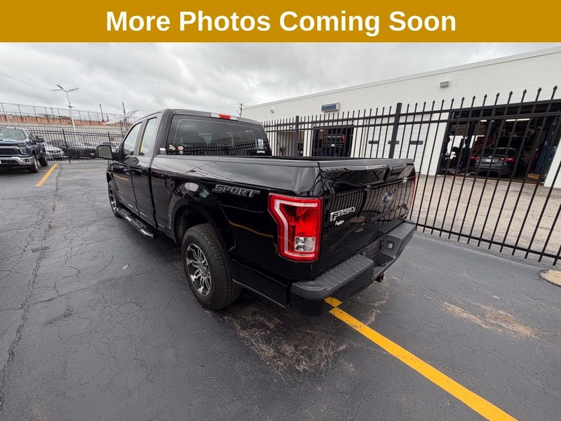 Ford F-150 Vehicle Full-screen Gallery Image 4