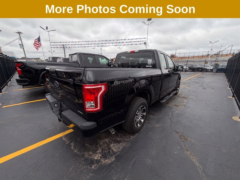 Ford F-150 Vehicle Full-screen Gallery Image 6