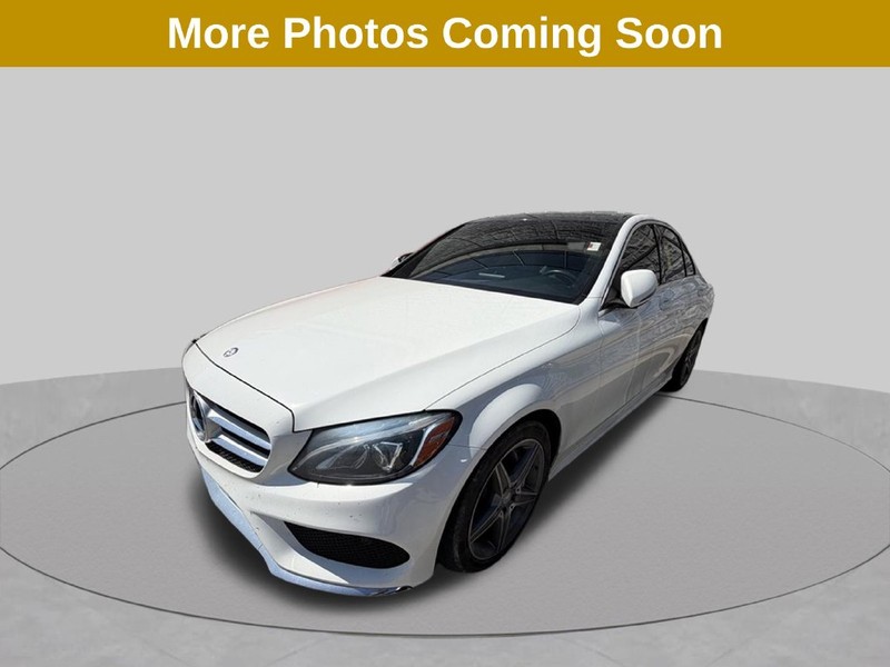 Mercedes-Benz C-Class Vehicle Full-screen Gallery Image 3
