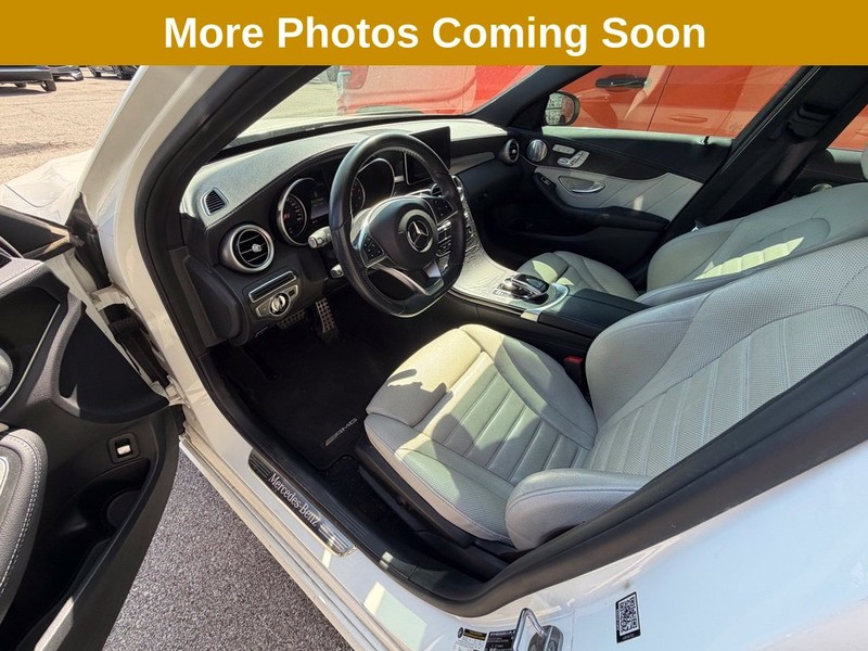 Mercedes-Benz C-Class Vehicle Full-screen Gallery Image 8
