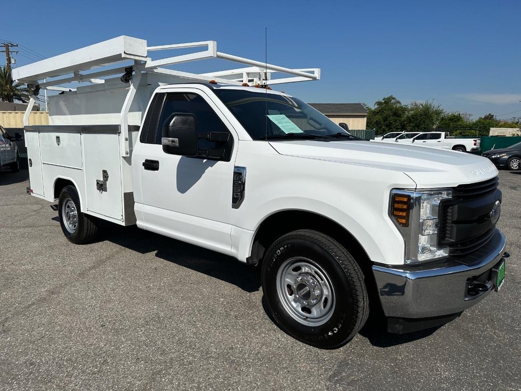 2018 Ford F-350 Utility photo