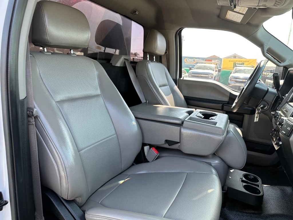 2018 Ford F-350 Utility photo