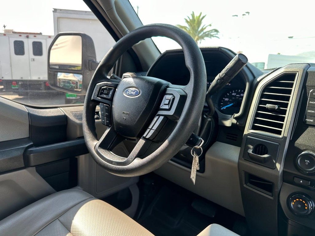 2018 Ford F-350 Utility photo