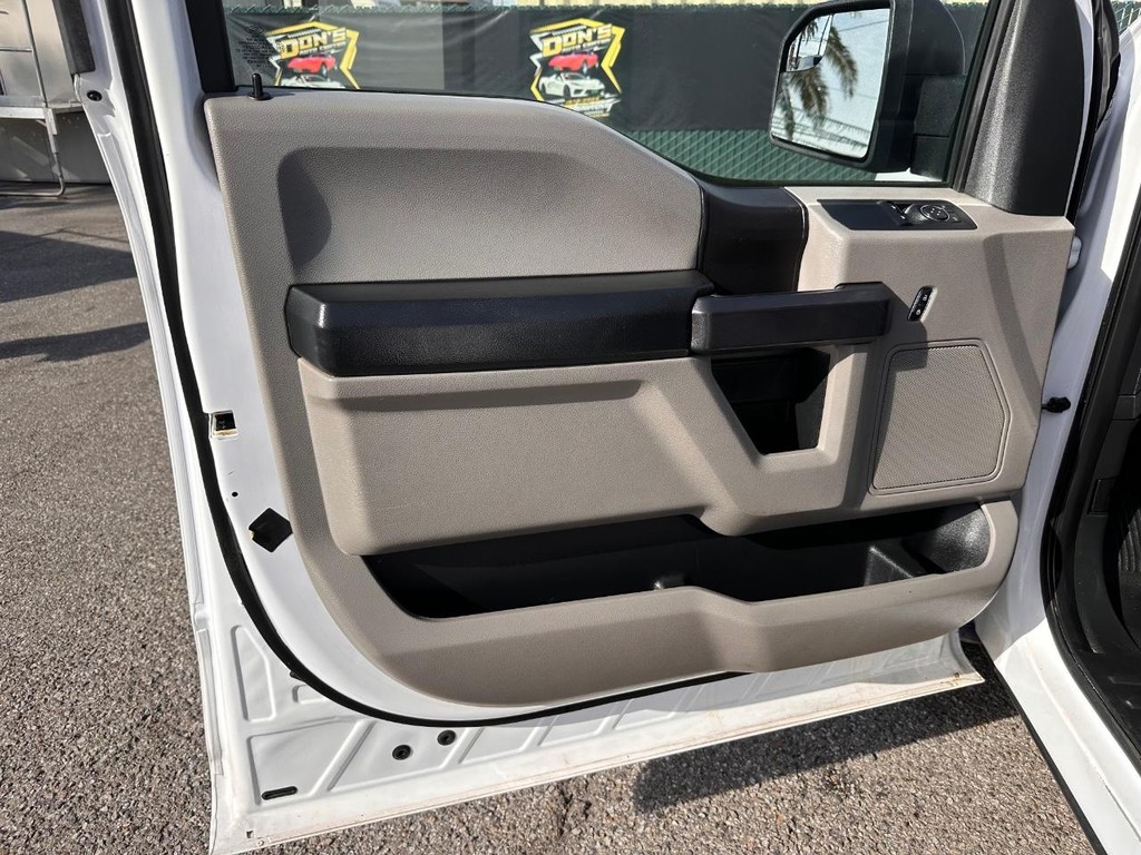 Ford F-150 Vehicle Full-screen Gallery Image 15