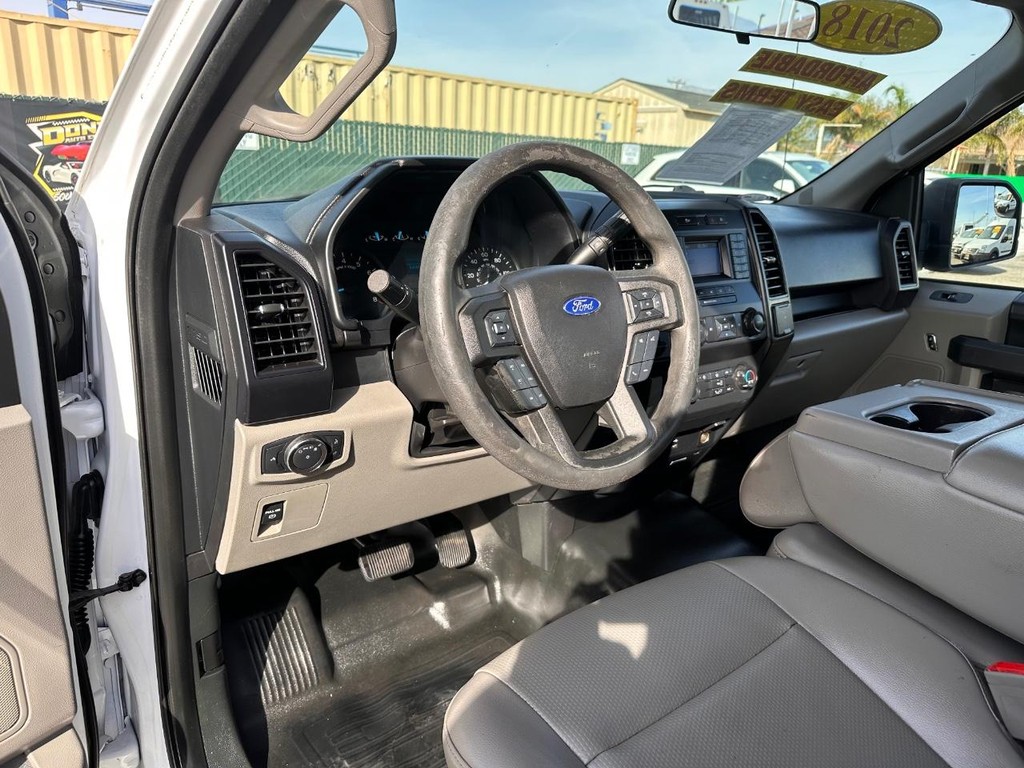 Ford F-150 Vehicle Full-screen Gallery Image 16