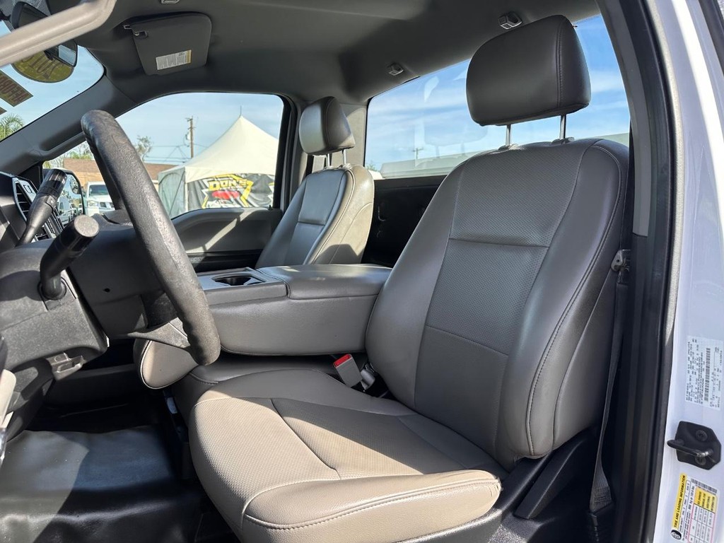 Ford F-150 Vehicle Full-screen Gallery Image 18