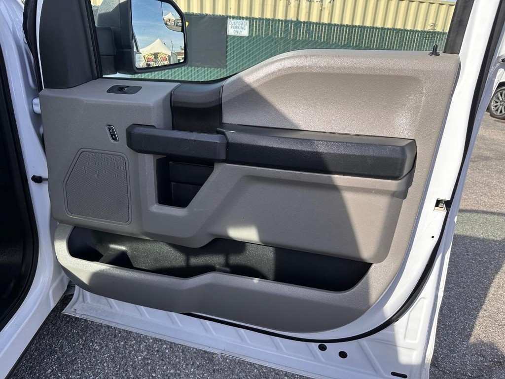 Ford F-150 Vehicle Full-screen Gallery Image 19