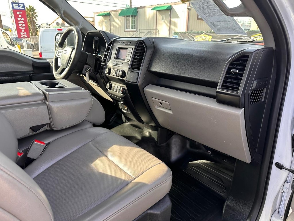 Ford F-150 Vehicle Full-screen Gallery Image 20