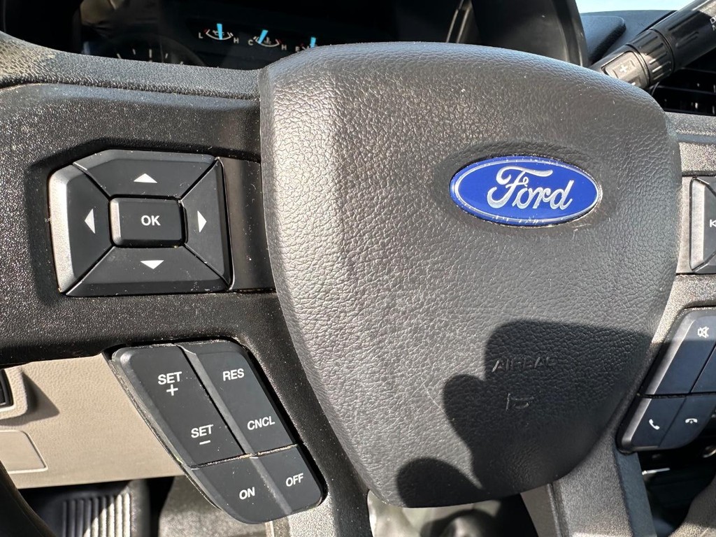 Ford F-150 Vehicle Full-screen Gallery Image 25