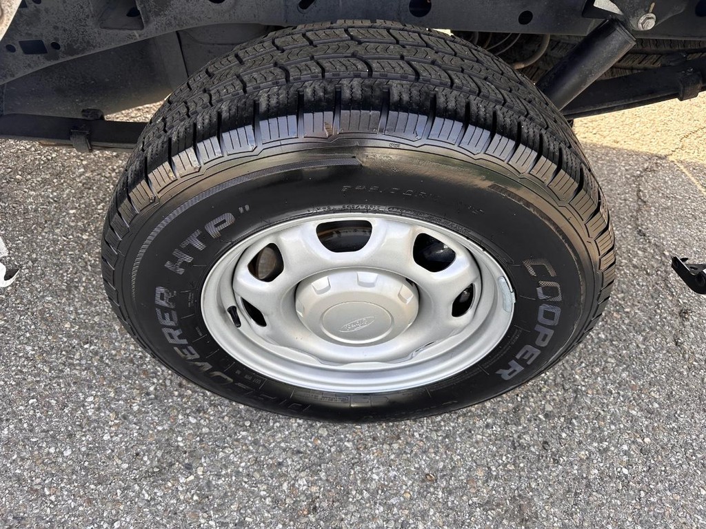 Ford F-150 Vehicle Full-screen Gallery Image 32