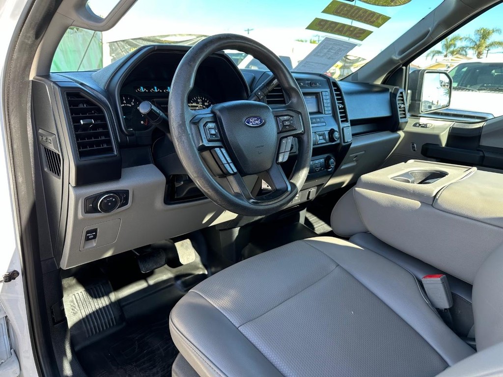 Ford F-150 Vehicle Full-screen Gallery Image 15