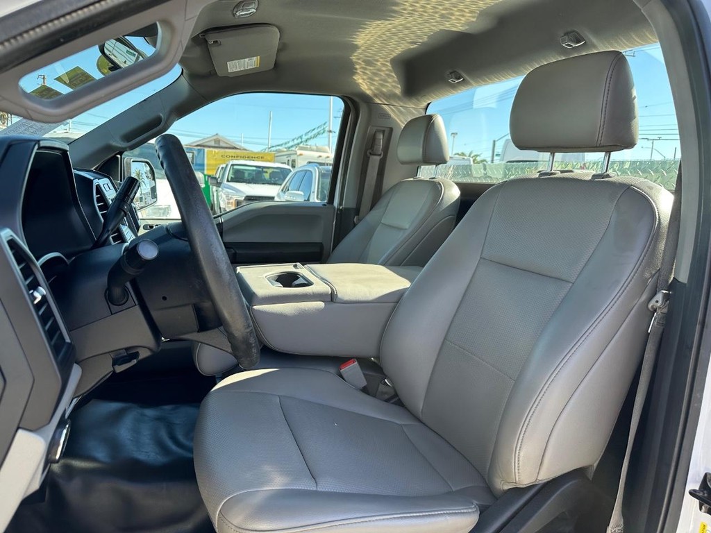 Ford F-150 Vehicle Full-screen Gallery Image 17