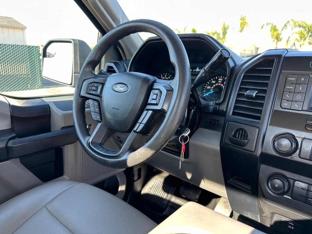 Ford F-150 Vehicle Full-screen Gallery Image 22