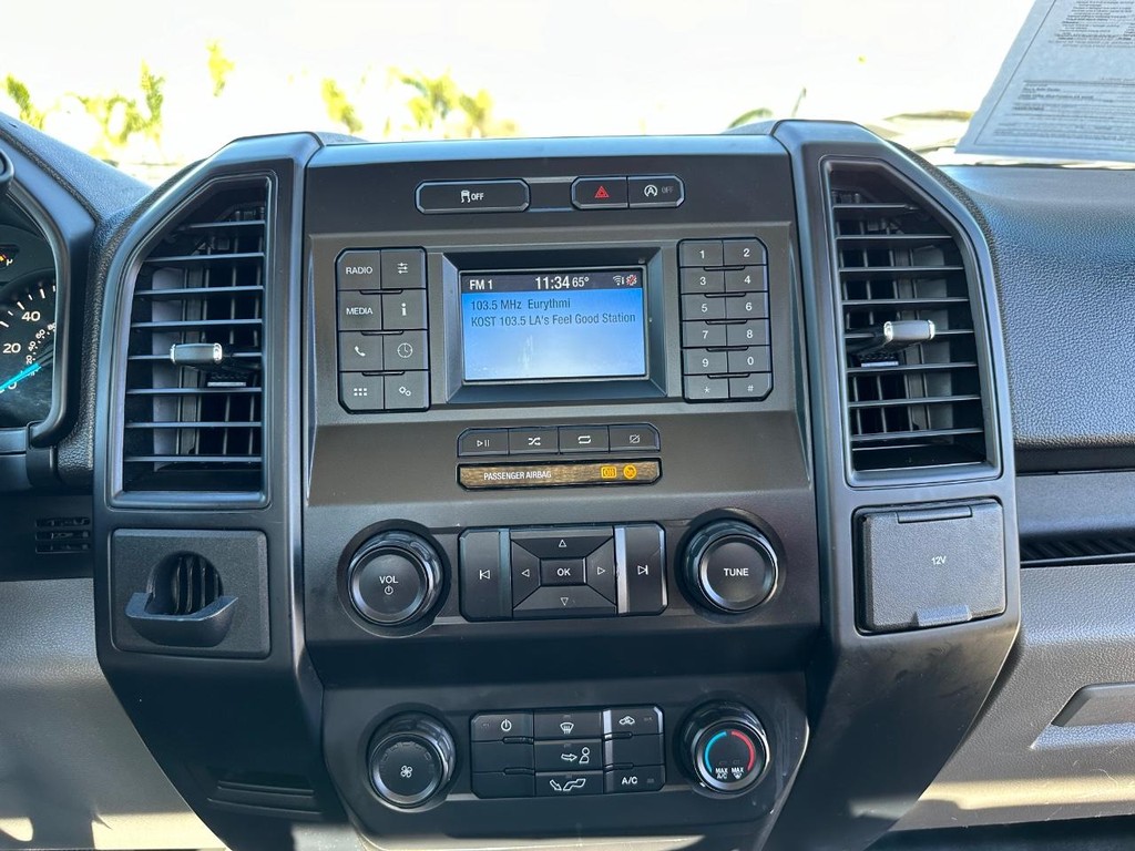 Ford F-150 Vehicle Full-screen Gallery Image 23