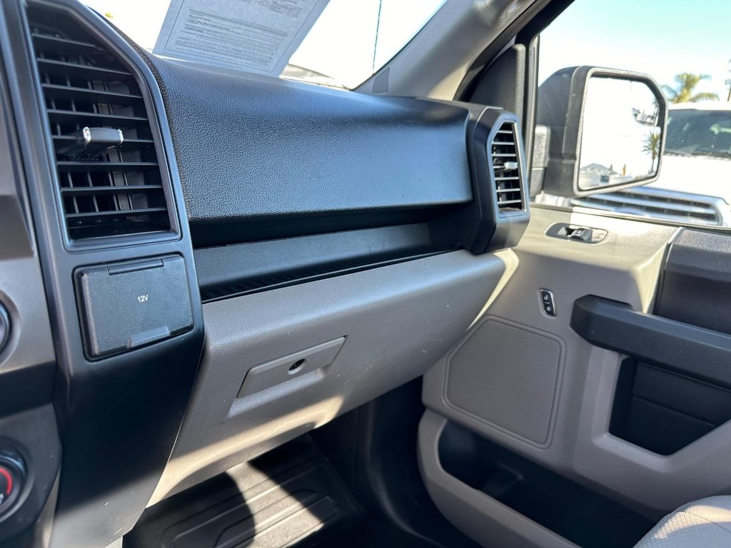 Ford F-150 Vehicle Full-screen Gallery Image 31