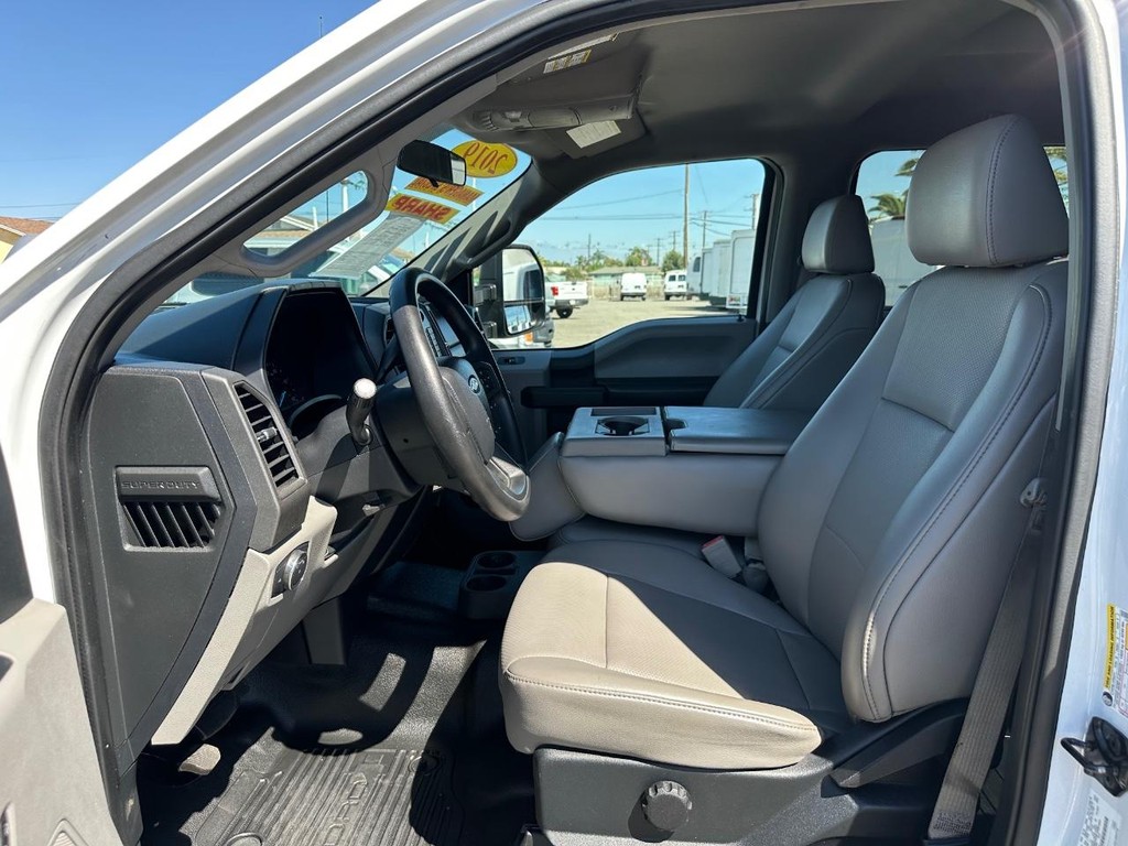 Ford F-350 Vehicle Full-screen Gallery Image 17