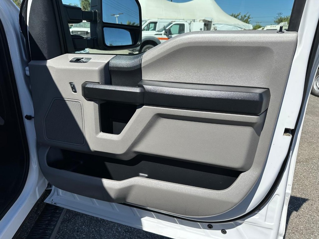 Ford F-350 Vehicle Full-screen Gallery Image 19