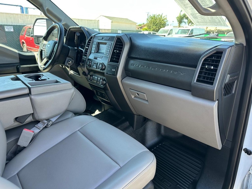 Ford F-350 Vehicle Full-screen Gallery Image 20