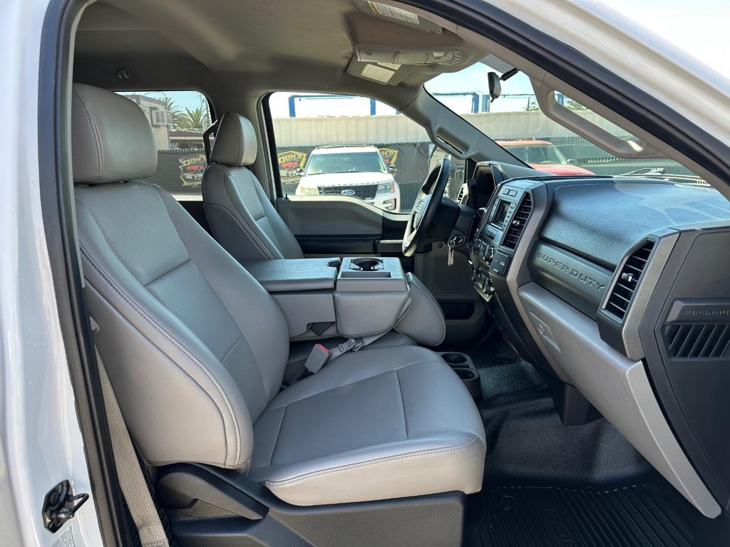 Ford F-350 Vehicle Full-screen Gallery Image 21