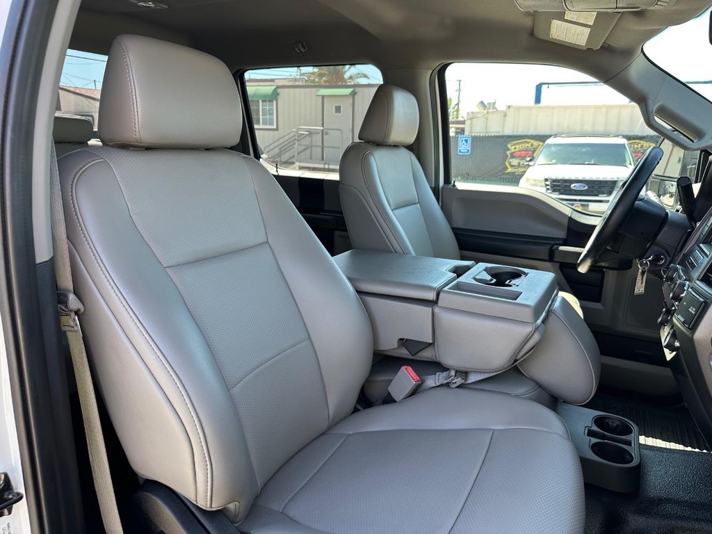 Ford F-350 Vehicle Full-screen Gallery Image 22