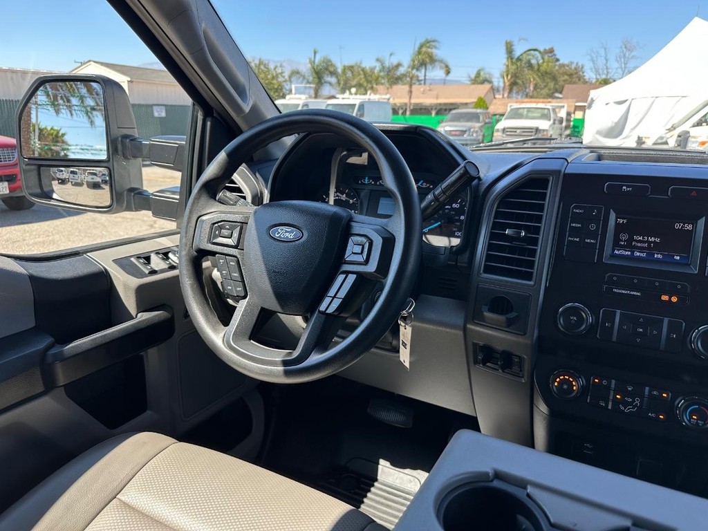 Ford F-350 Vehicle Full-screen Gallery Image 24