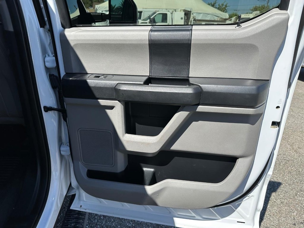 Ford F-350 Vehicle Full-screen Gallery Image 29