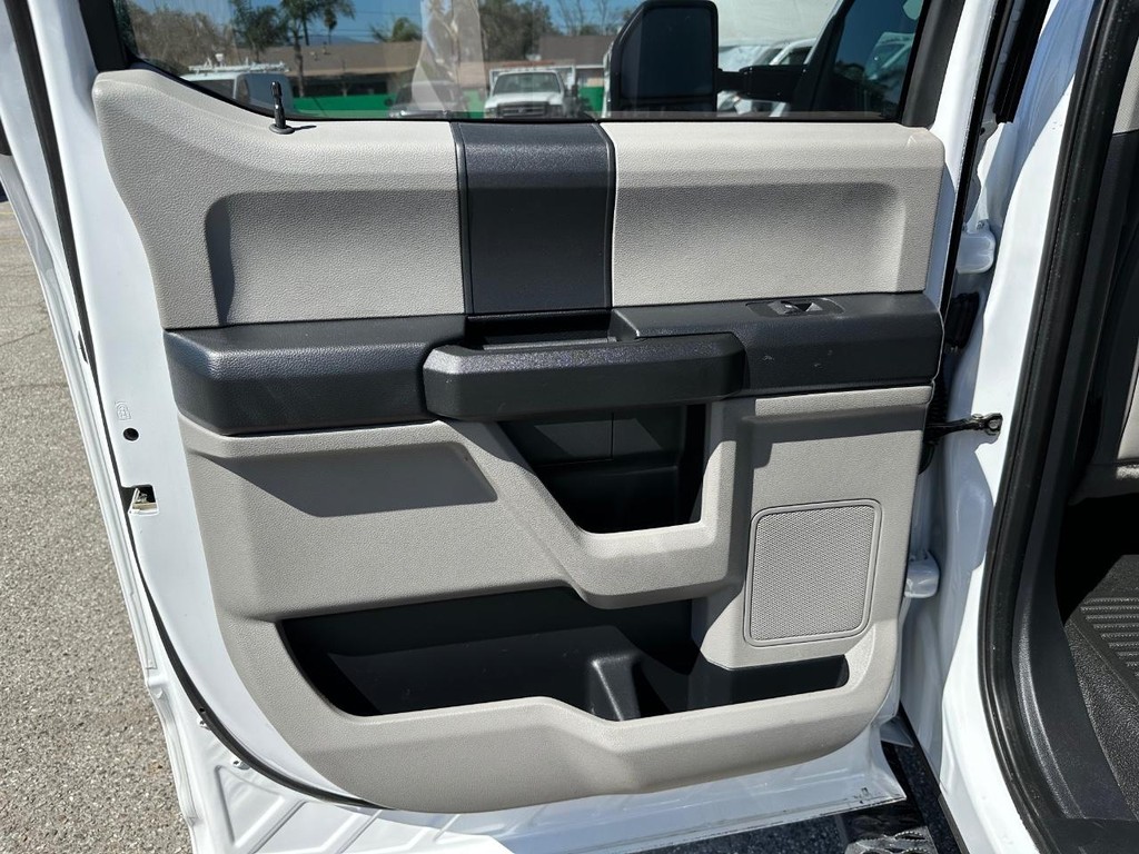 Ford F-350 Vehicle Full-screen Gallery Image 31