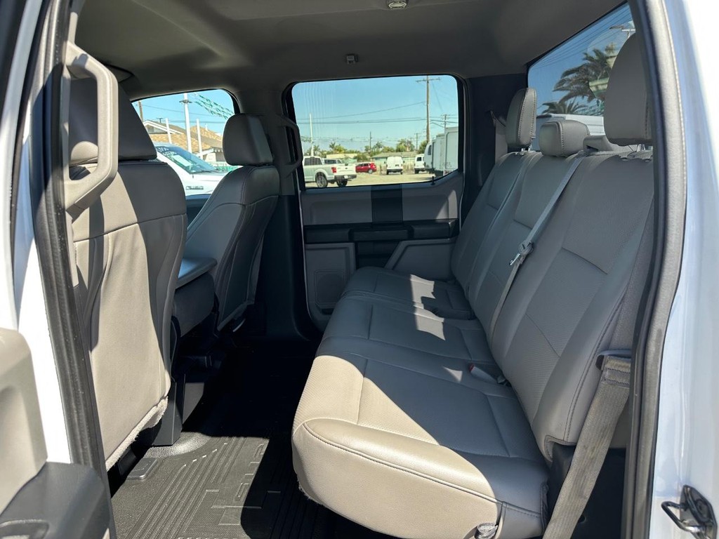 Ford F-350 Vehicle Full-screen Gallery Image 32