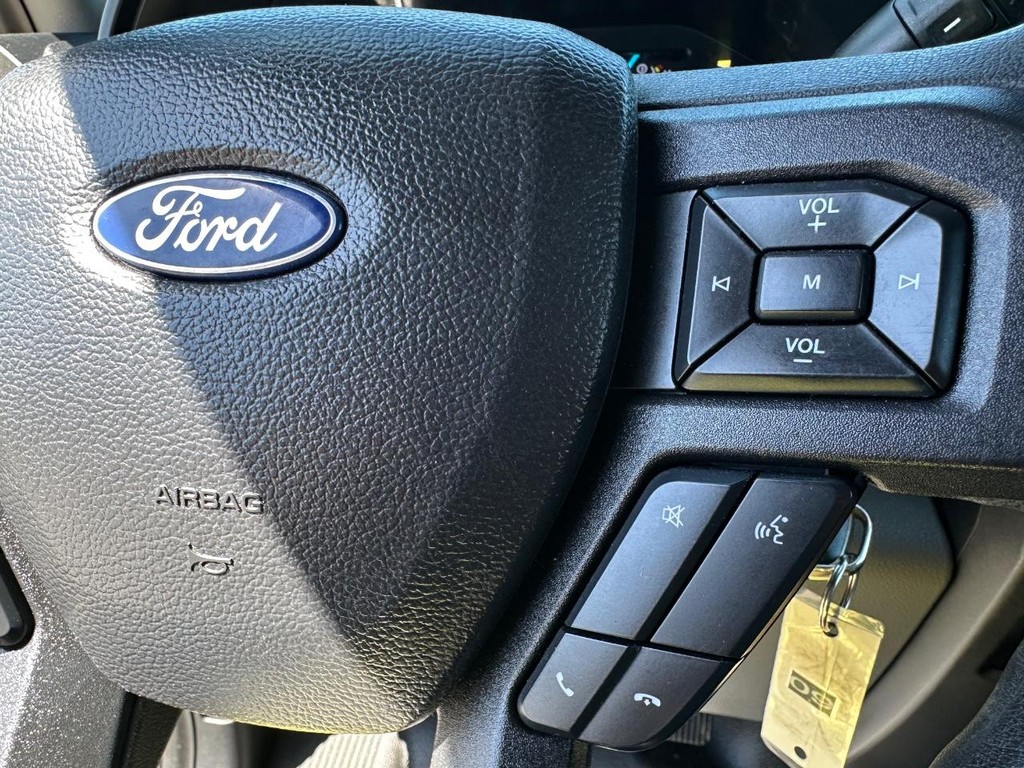 Ford F-350 Vehicle Full-screen Gallery Image 37